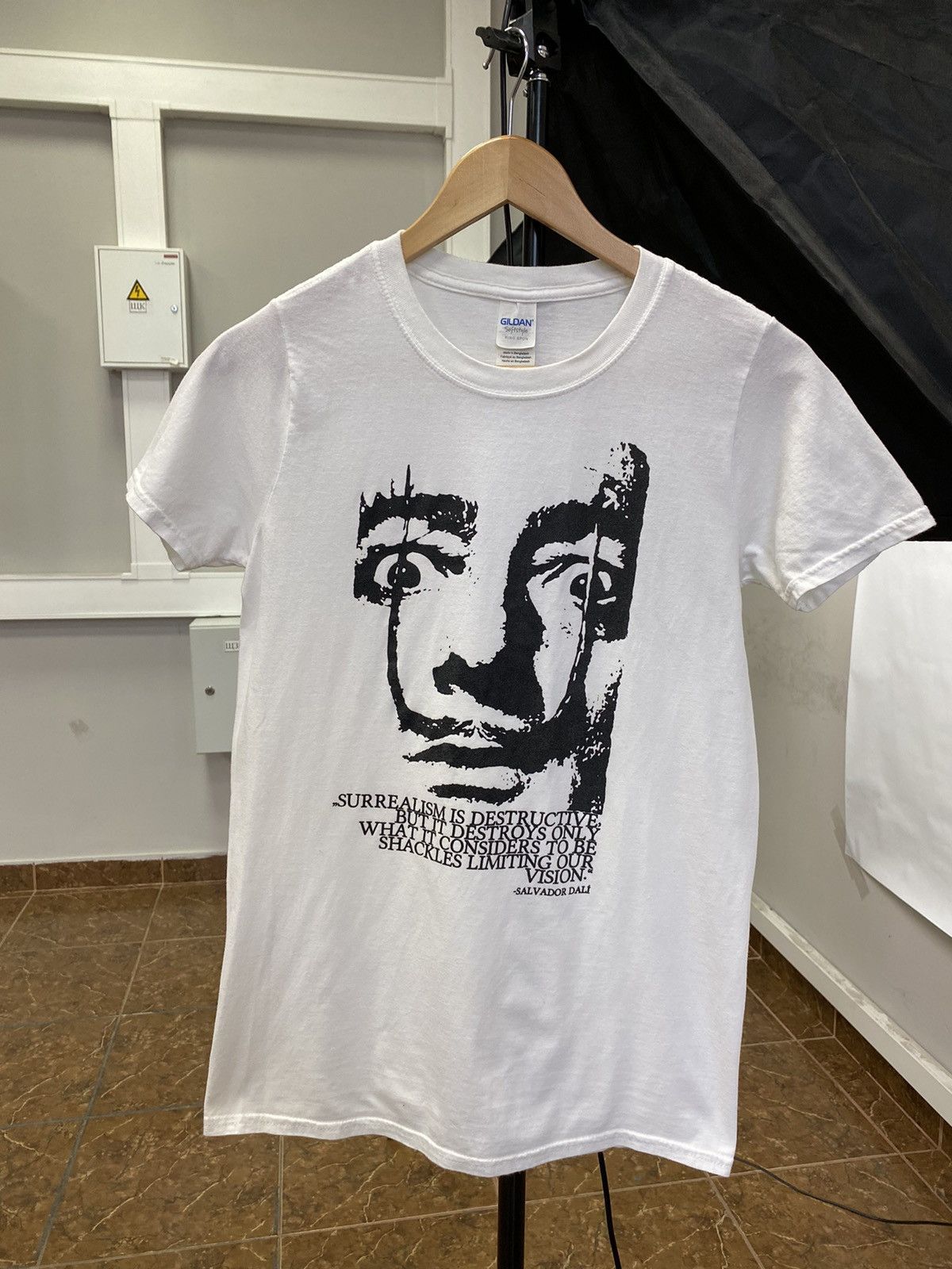 Vintage Vintage Salvador Dali Museum Picture T-shirt Monet style Size US S / EU 44-46 / 1 - 1 Thumbnail