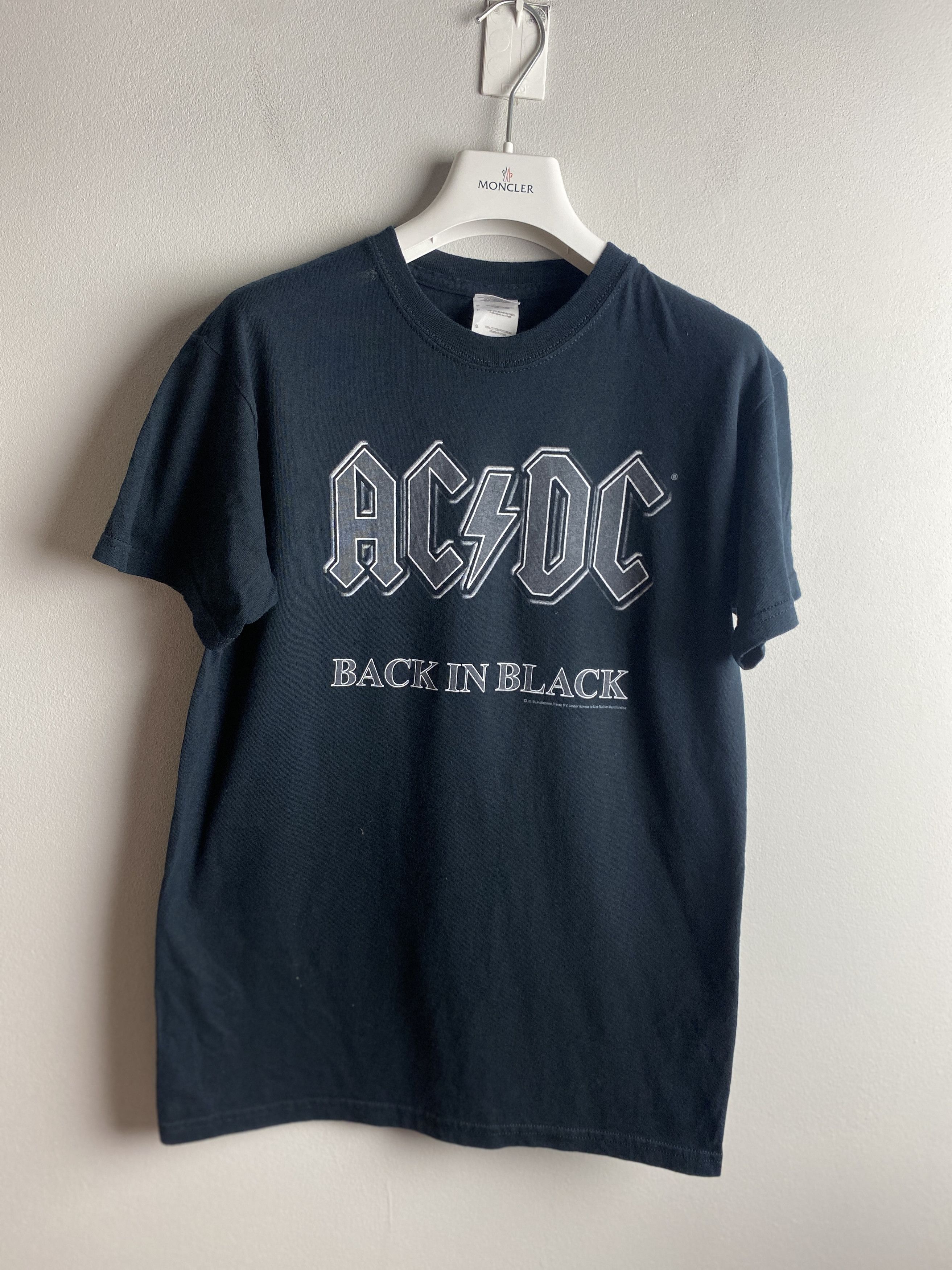AC/DC × Band Tees ACDC Back in black printed t-shirt tee band rock 2010 Size US S / EU 44-46 / 1 - 1 Thumbnail