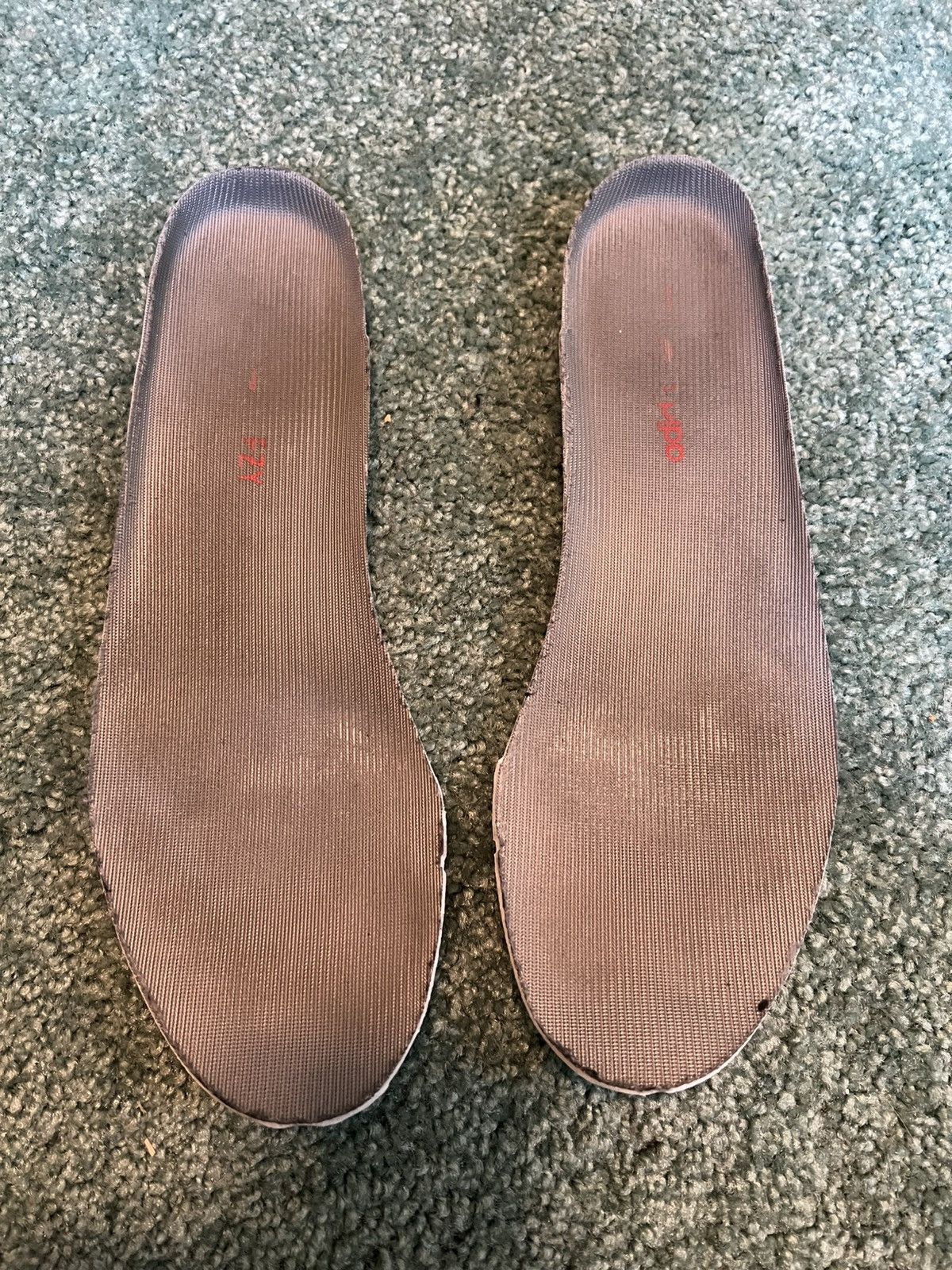 Yeezy Yeezy Beluga 2.0 Size US 10.5 / EU 43-44 - 6 Thumbnail