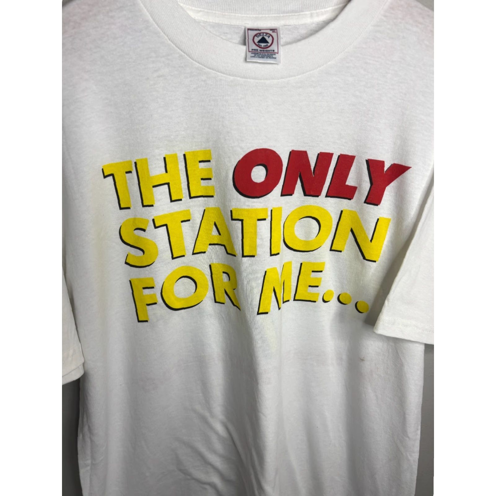 Delta VINTAGE Delta Shirt Mens XL White 90s Promo Tee Radio Station Graphic Print Short Sleeve Crew Neck 6725 Size US XL / EU 56 / 4 - 2 Thumbnail