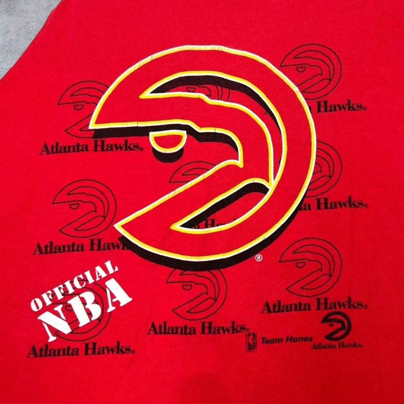 Hanes VINTAGE Hanes NBA Atlanta Hawks Basketball Graphic Single Stitch Vest Top L Red Mens T-Shirt Sleeveless Vintage 90s Graphic Front Run Size 42R - 2 Thumbnail
