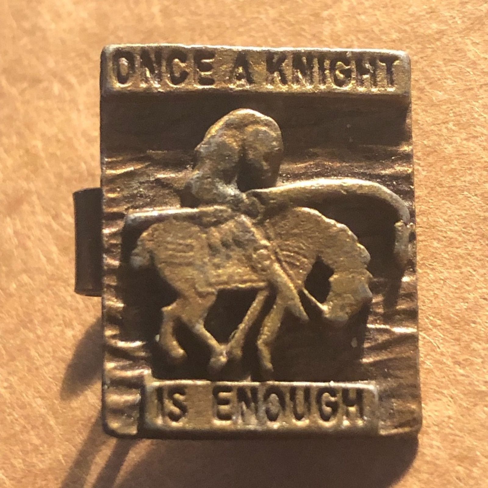 Vintage Vintage brass “ONCE A KNIGHT IS ENOUGH” tie bar clip Size ONE SIZE - 6 Thumbnail