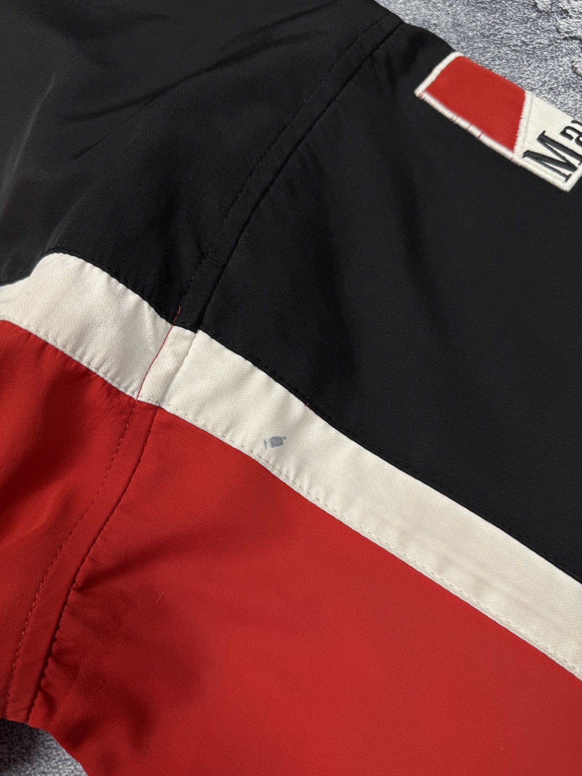 Ferrari Ferarri Marlboro Racing Jacket Y2K Size US L / EU 52-54 / 3 - 12 Thumbnail
