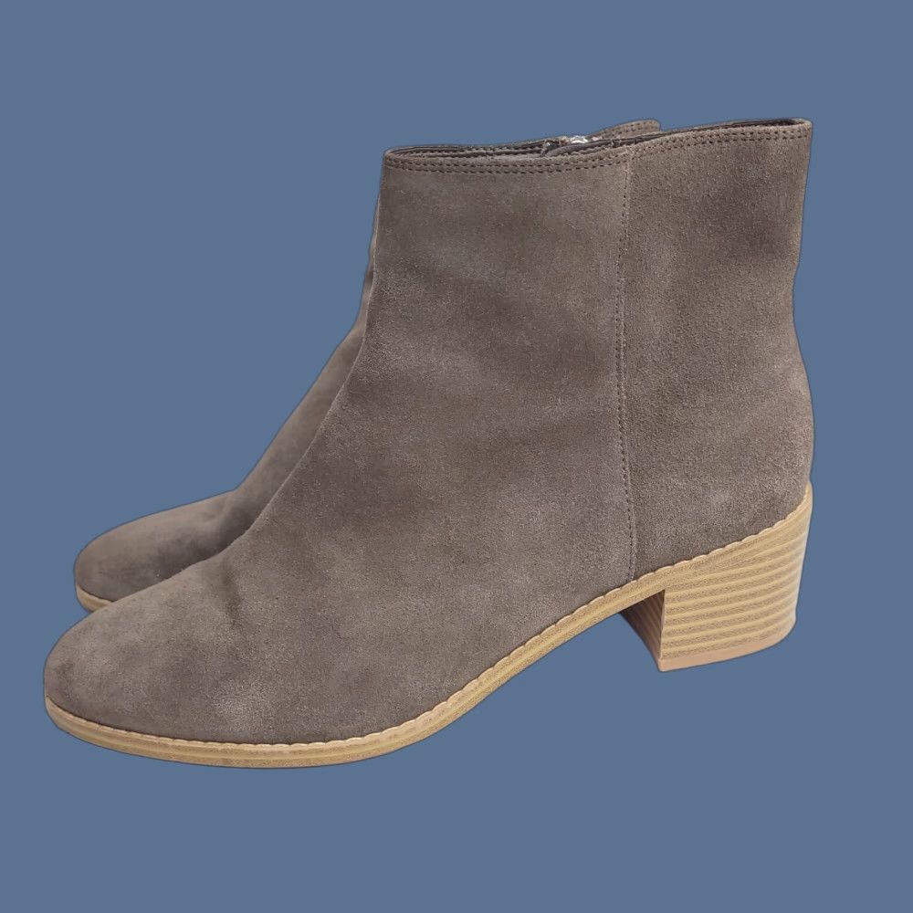 Clarks VINTAGE? Clarks Boots Women 8 Brown Suede Leather Ankle Zip Heel Bootie Sunset Beige Boots Women 8 Brown Leather Suede Ankle Zip Heel Bootie Size US 8 / IT 38 - 1 Thumbnail
