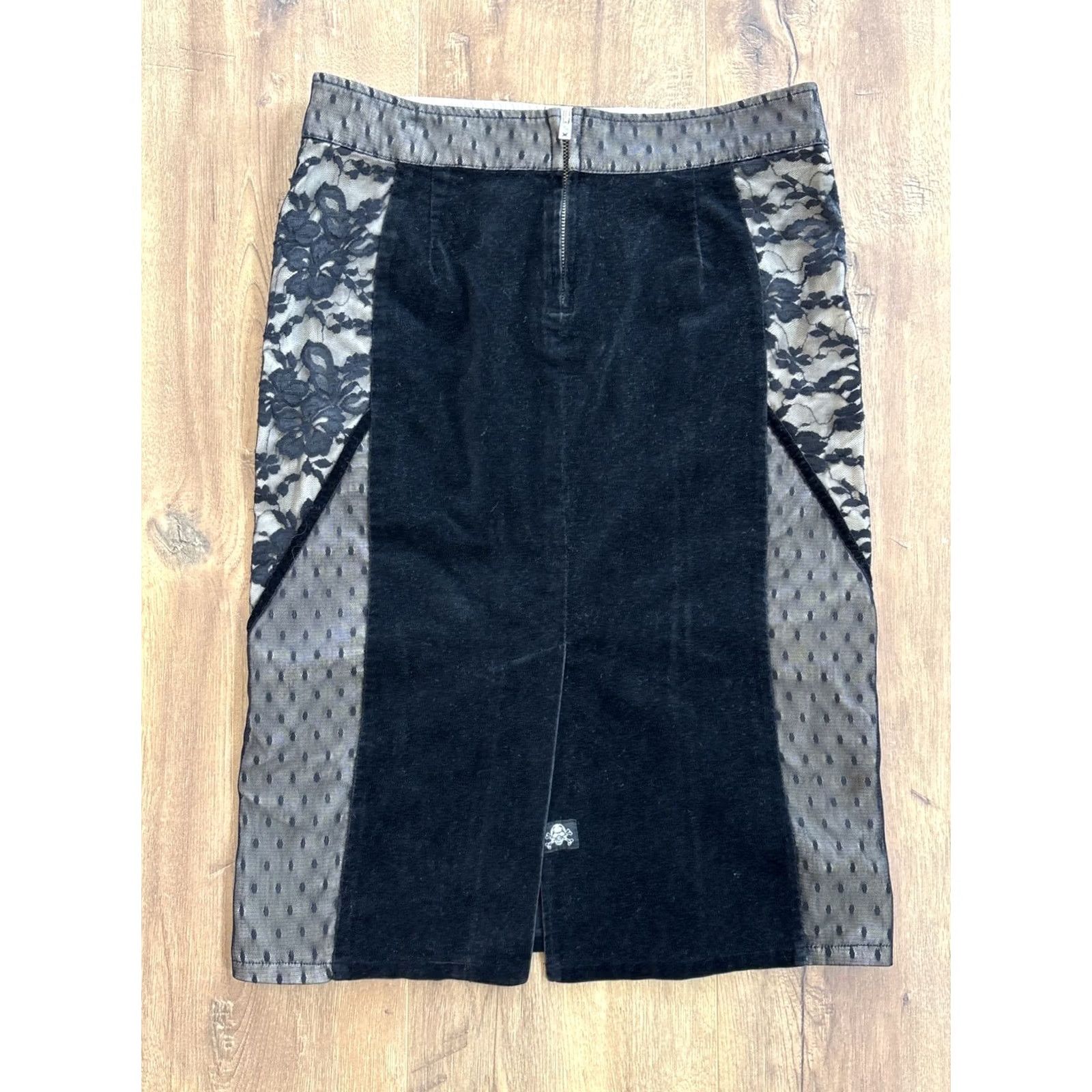 Tripp NYC VINTAGE TRIPP NYC Black Lace Velvet Pencil Skirt Womens XS Midi Velvet Bow 90s Gothic Grunge Punk Halloween Cardio? Size 26" / US 2 / IT 38 - 3 Thumbnail
