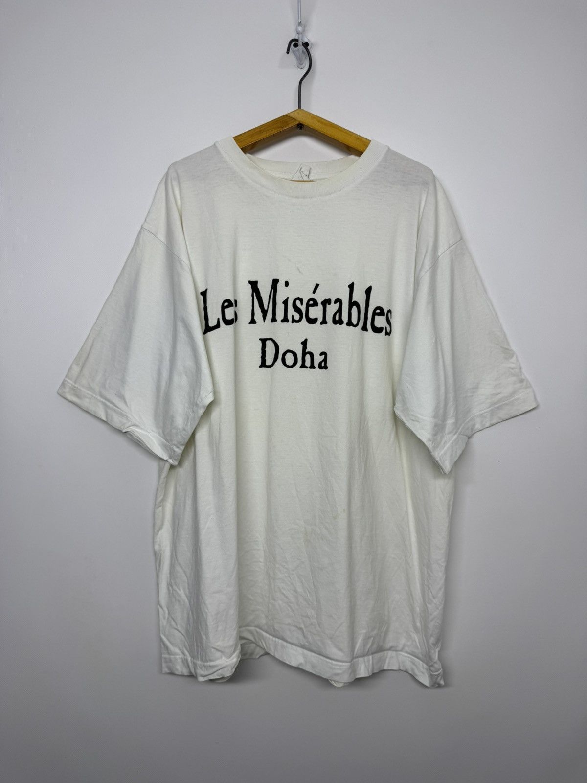 Vintage Vintage Les Miserable London T-Shirt 00’s Size US XXL / EU 58 / 5 - 1 Thumbnail