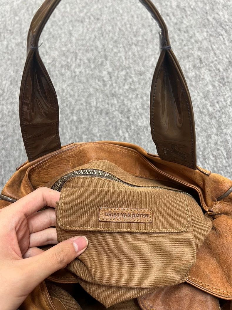Dries Van Noten Dries van noten Make an old cowhide handbag Size ONE SIZE - 2 Thumbnail
