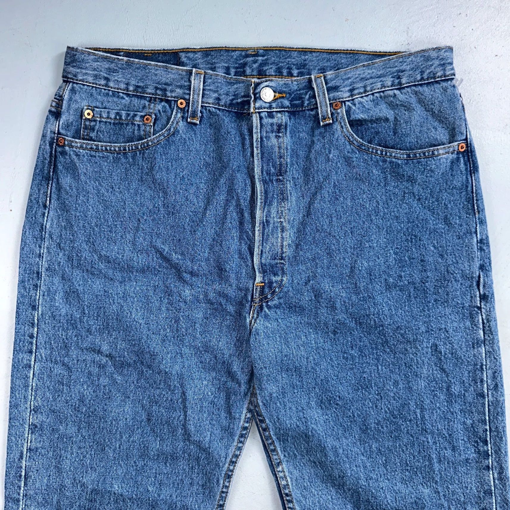 Levi's VINTAGE Levi's 501 Jeans Men Adult Regular Fit Straight Leg 90s USA Blue Medium Wash 38x30 Size US 38 / EU 54 - 2 Thumbnail