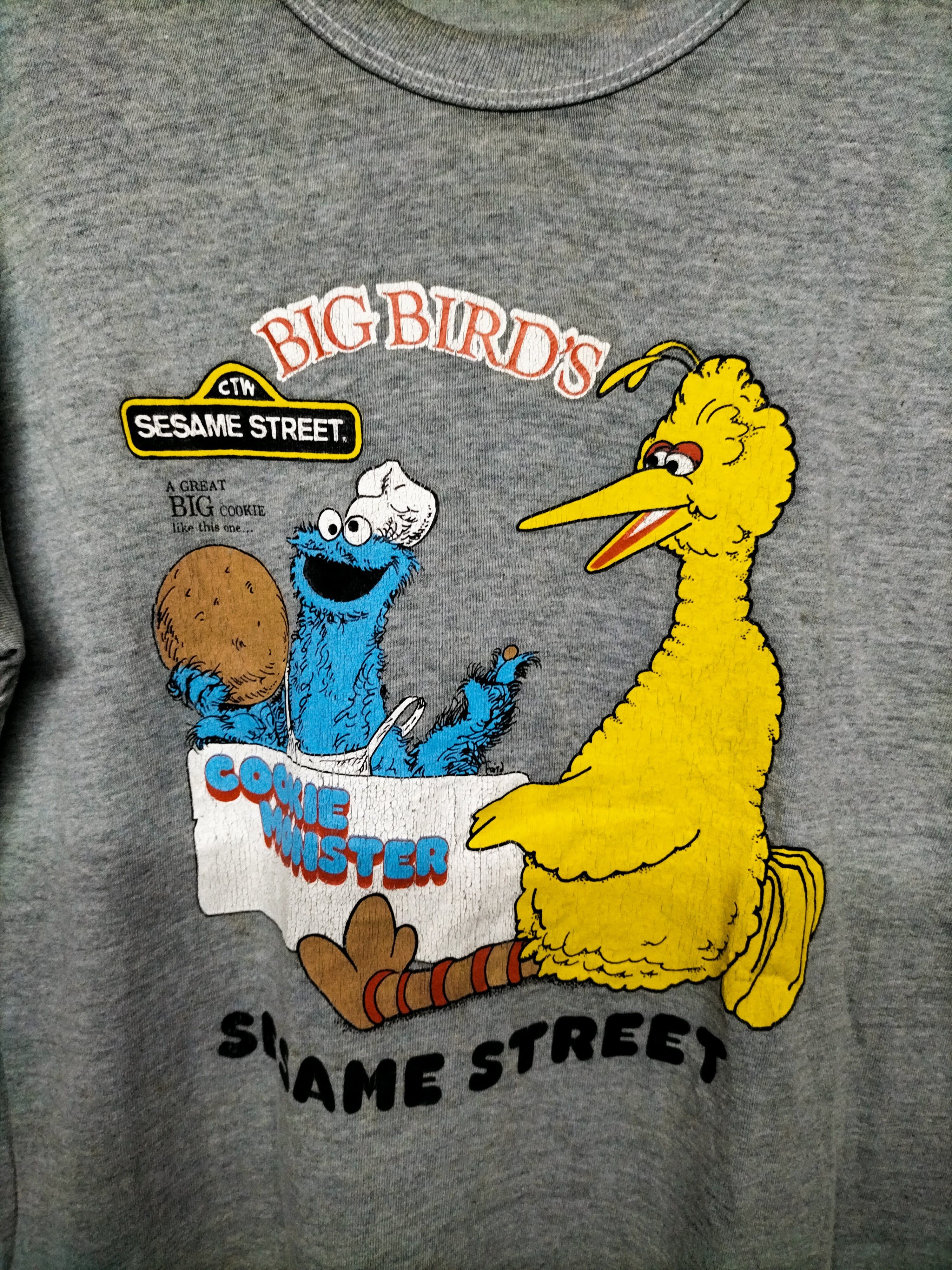 Vintage Vintage 80's sesame Street tshirt Size US L / EU 52-54 / 3 - 3 Thumbnail