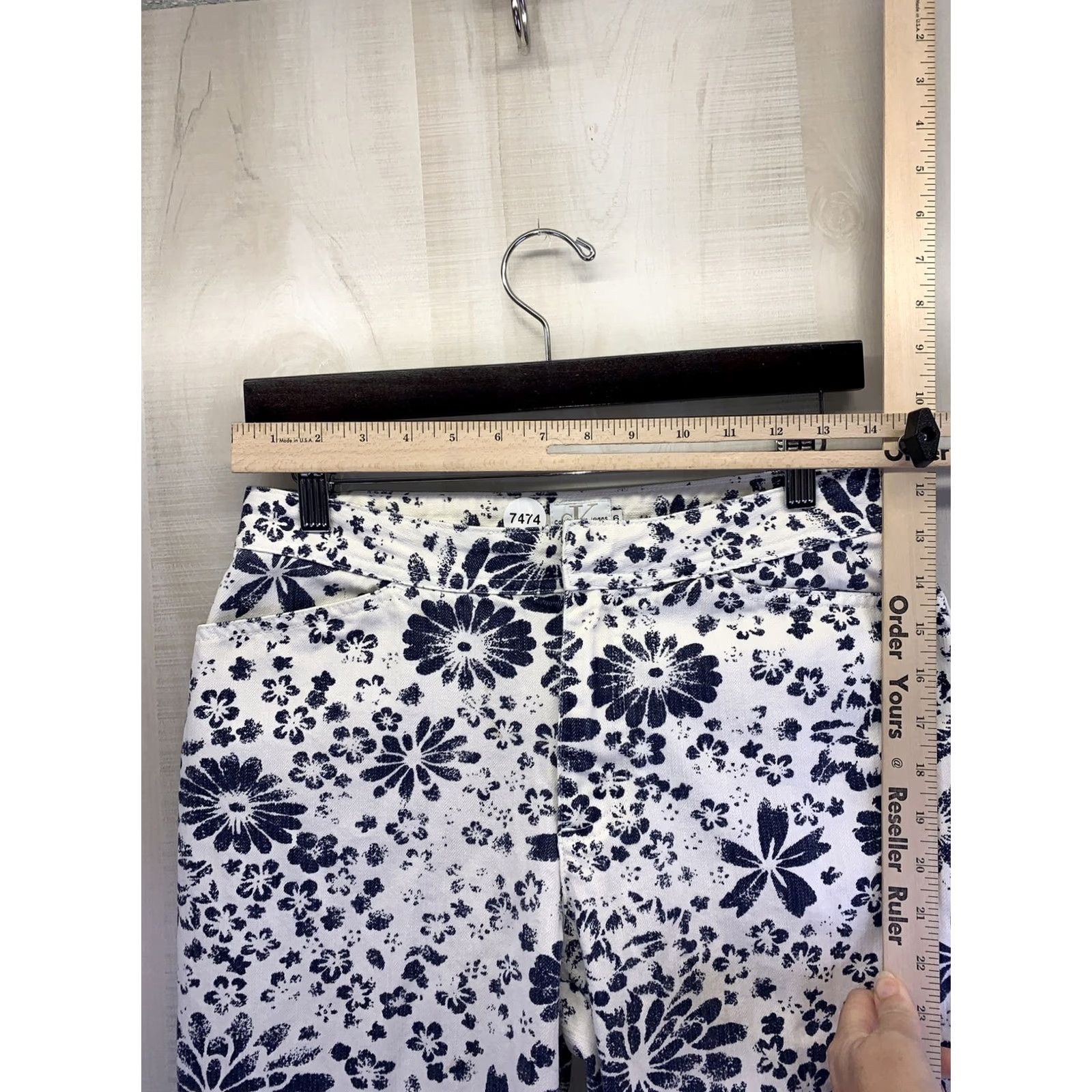 Calvin Klein Calvin Klein Womens Capri Crop Jeans Denim Blue White Floral Print Size 6 Cotton Denim Capris 7474 Ladies Size 28" / US 6 / IT 42 - 2 Thumbnail