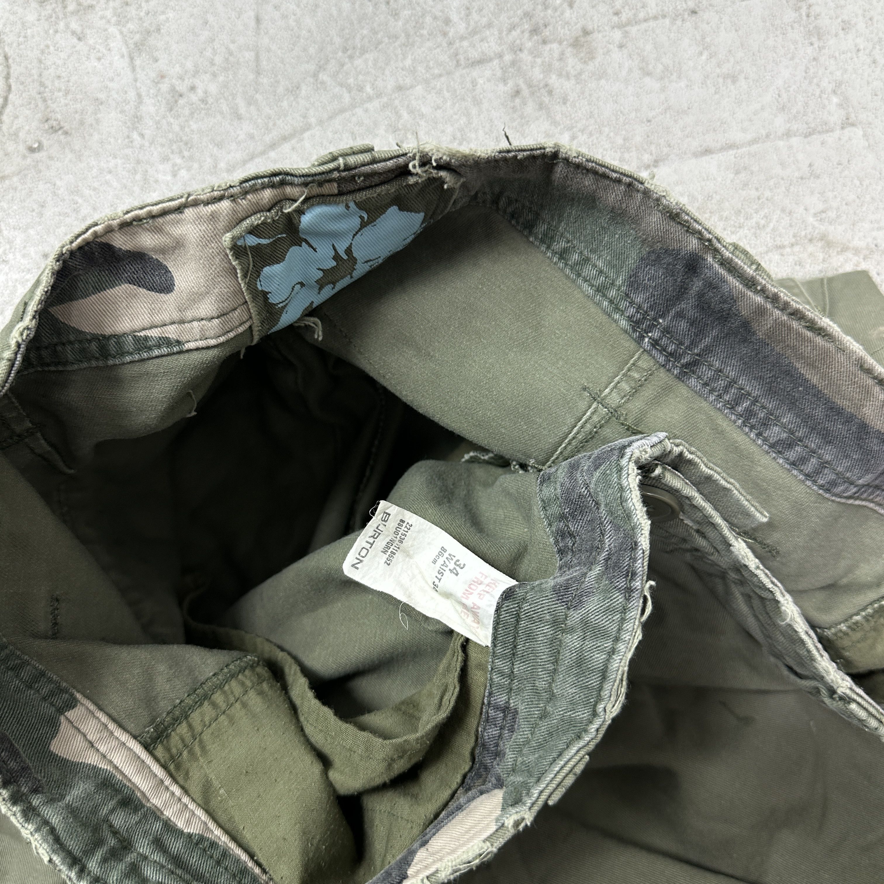 Vintage Vintage Casual Streetwear Cargo Military Styled Shorts 00s Size US 29 - 5 Thumbnail