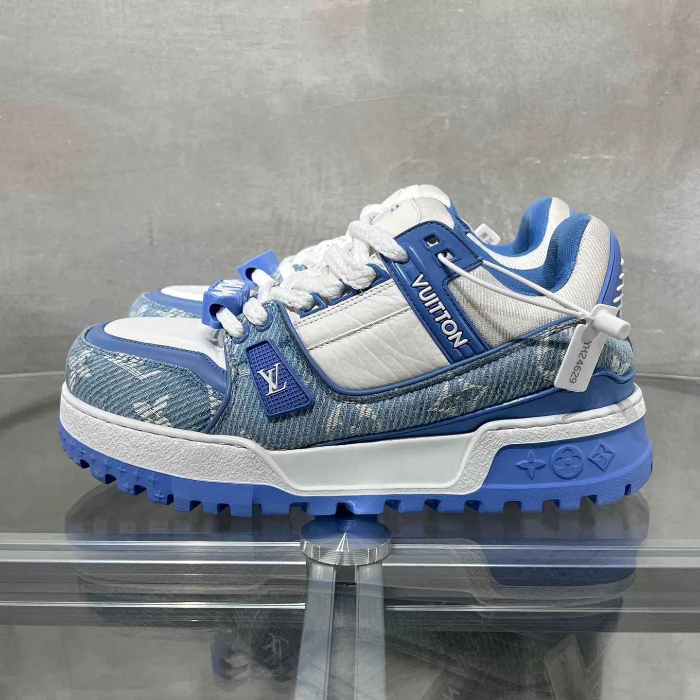 Louis Vuitton LV Trainer Maxi White Blue Denim Pika UK4.5/38.5 Size US 8 / IT 38 - 3 Thumbnail