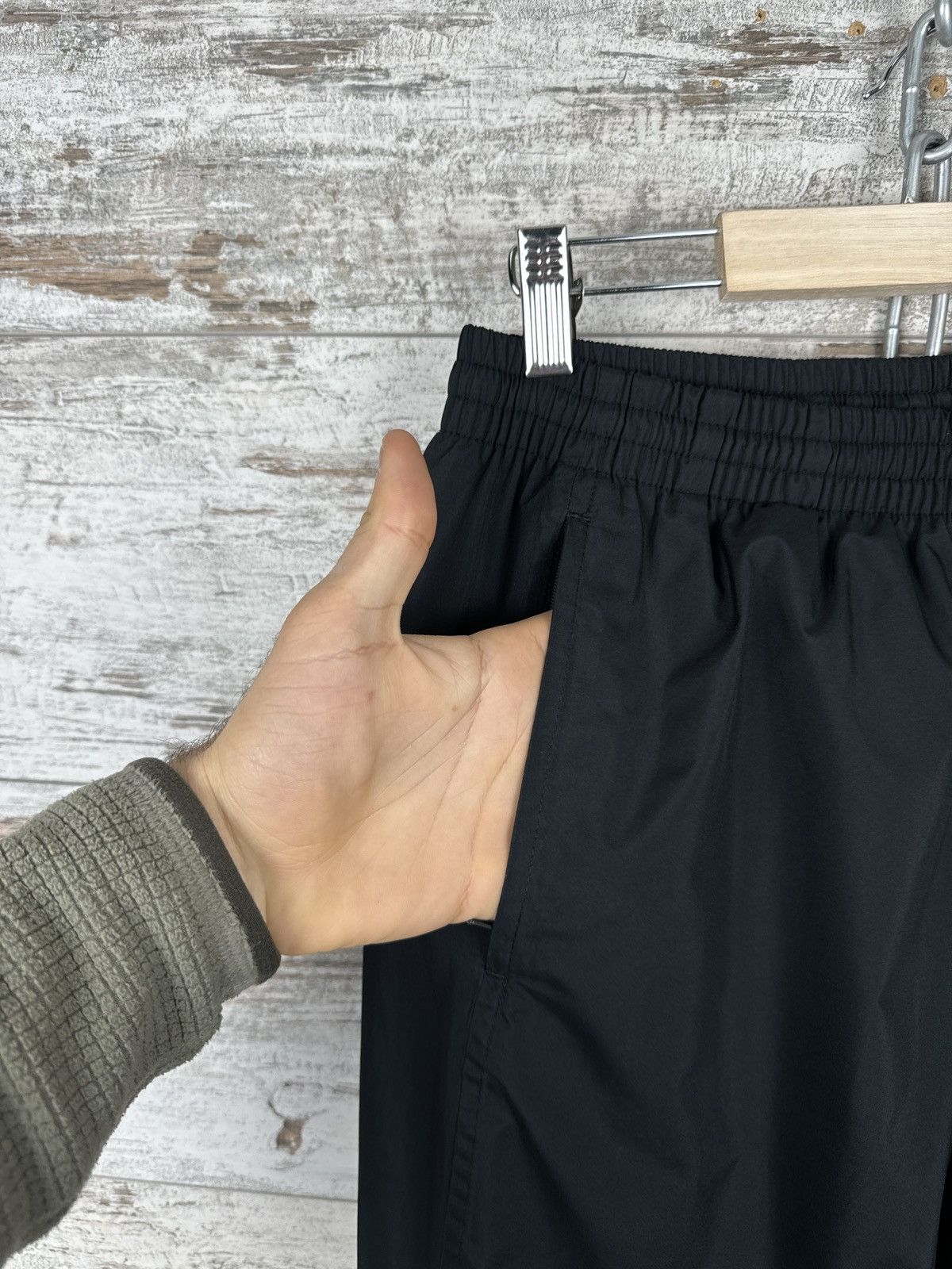 Vintage Mens Vintage Nike swoosh black pants sweatpants drill nylon Size US 32 / EU 48 - 5 Thumbnail