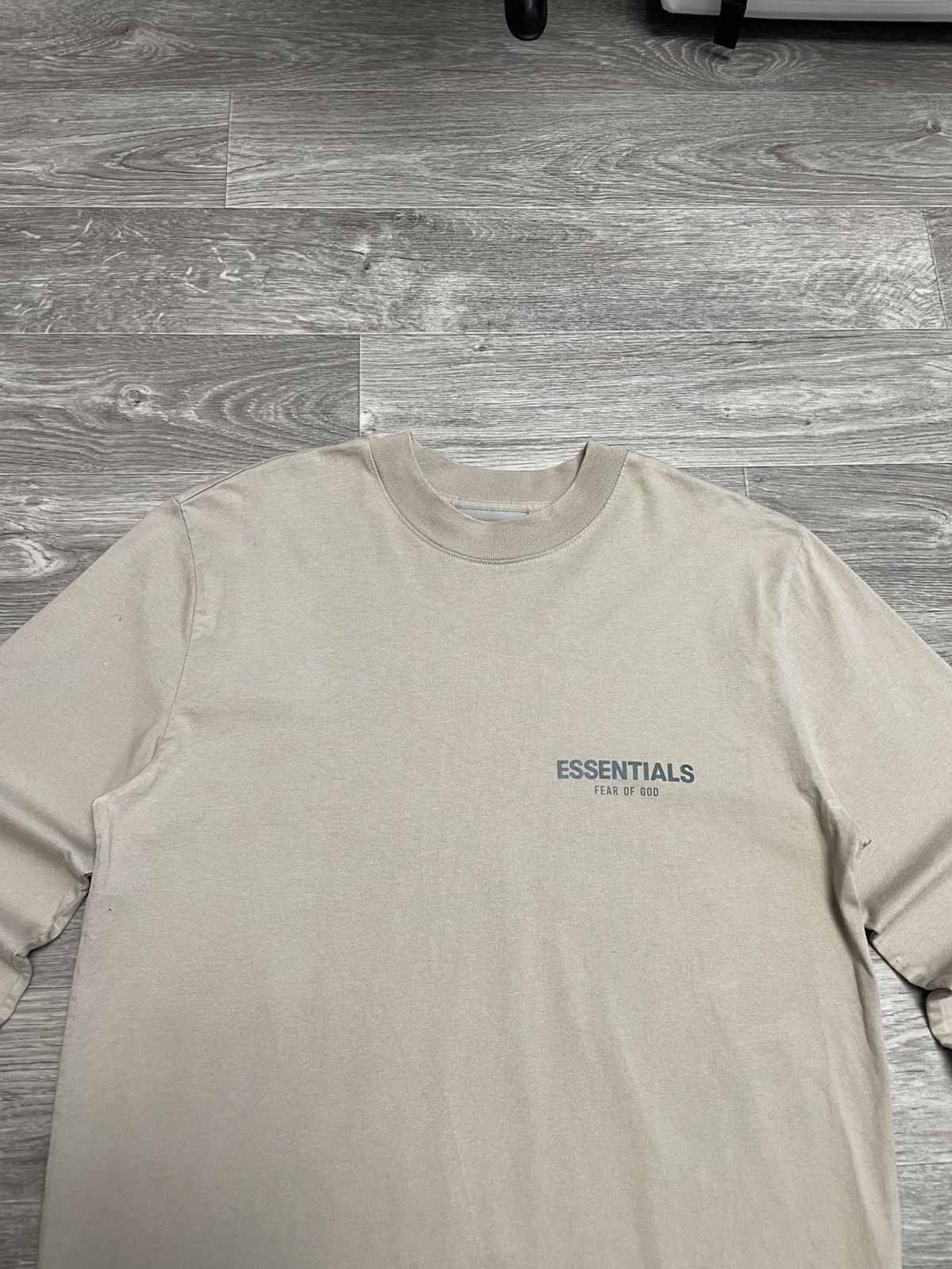 Essentials Fear Of God Essentials Beige Reflective Logo Long Sleeve Tee Size US S / EU 44-46 / 1 - 2 Thumbnail