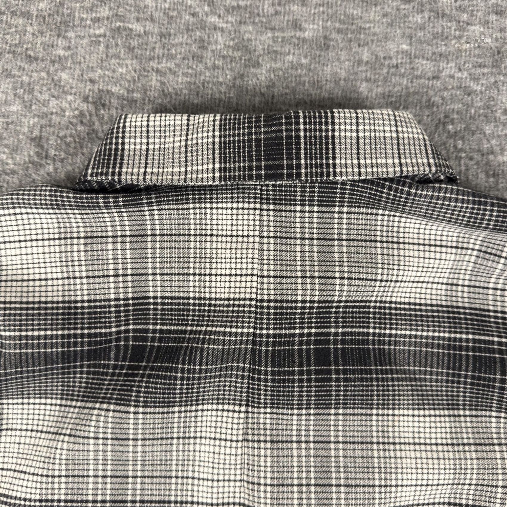 Lululemon Lululemon Flannel Shirt Mens Large Gray Black Plaid Long Sleeve Size US L / EU 52-54 / 3 - 6 Thumbnail