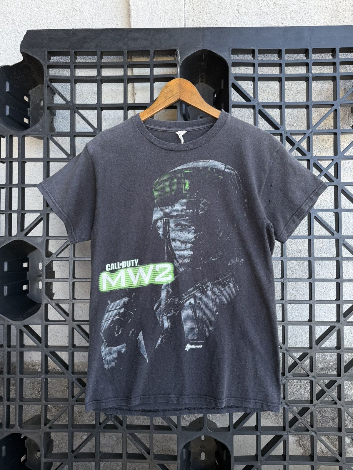 Vintage Vintage 2010 Call Of Duty Modern Warfare 2 Tee Size US S / EU 44-46 / 1 - 1 Thumbnail