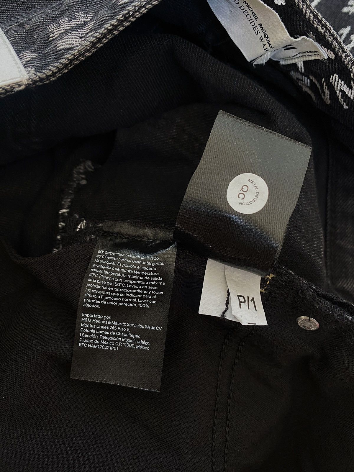 H&M × Jean-Michel Basquiat × Who Decides War Who Decides War Baggy denim jeans H&M x Basquiat x Ev&Tela Size US 33 - 24 Thumbnail