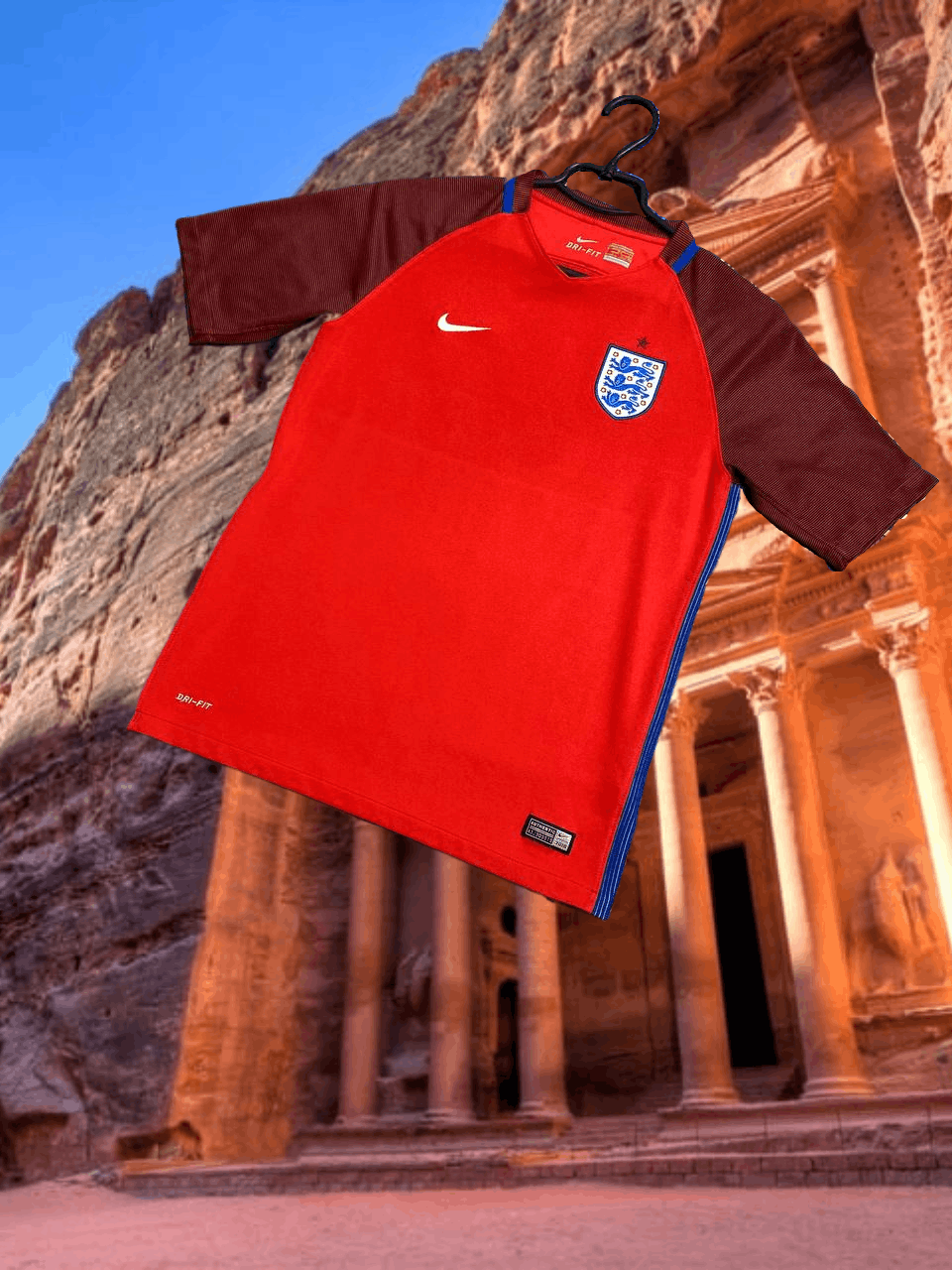 Nike T-Shirt Nike Football England logo Y2K Jerseys Vintage Size US XL / EU 56 / 4 - 1 Thumbnail