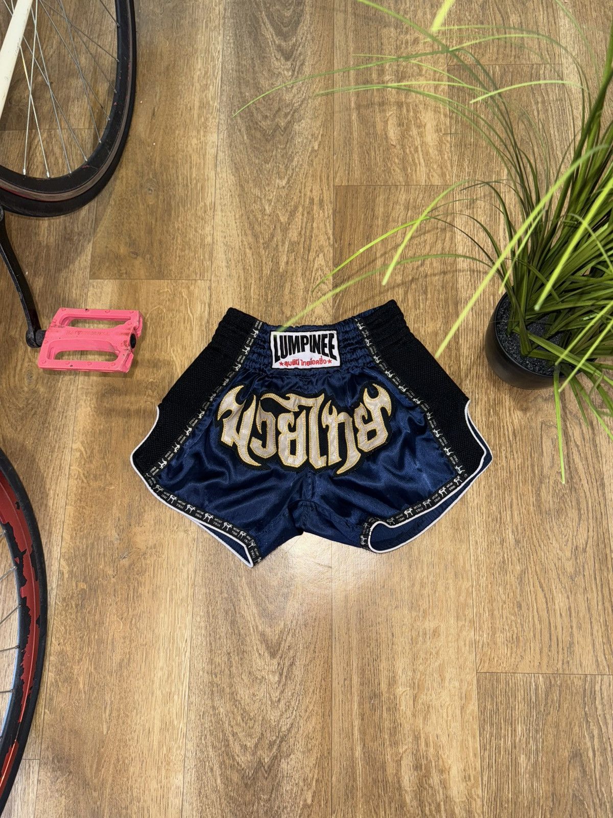 Vintage VINTAGE LUMPINEE THAILAND BOXING SHORTS Size 27" / US 4 / IT 40 - 1 Thumbnail