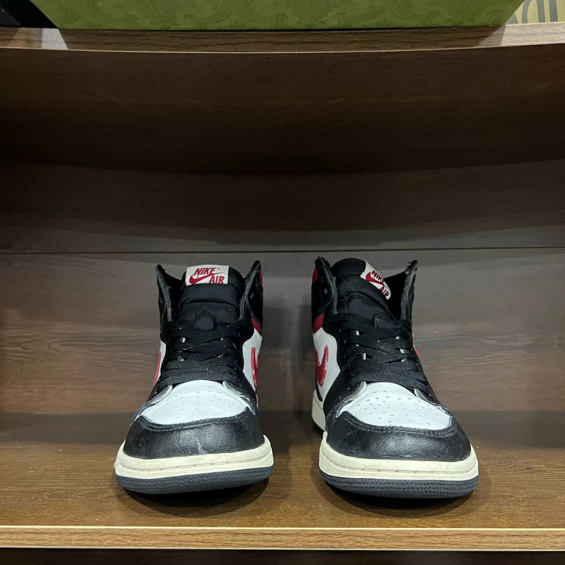 Jordan Brand Air Jordan 1 OG Black Red Swoosh Size US 7.5 / EU 40-41 - 2 Thumbnail