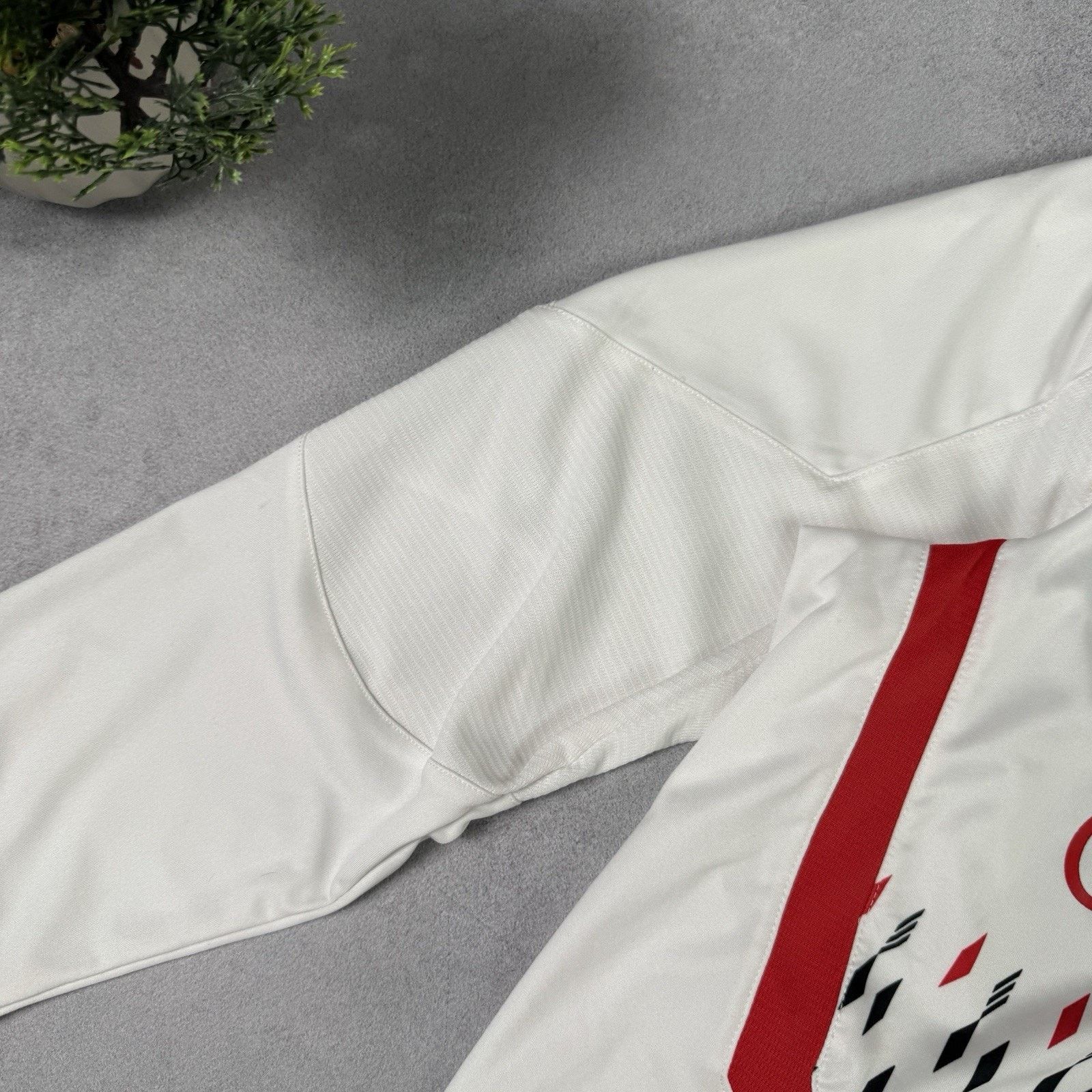 Warrior LIVERPOOL #8 GERRARD Warrior 2013-2014 AWAY JERSEY Size M Size US M / EU 48-50 / 2 - 17 Thumbnail