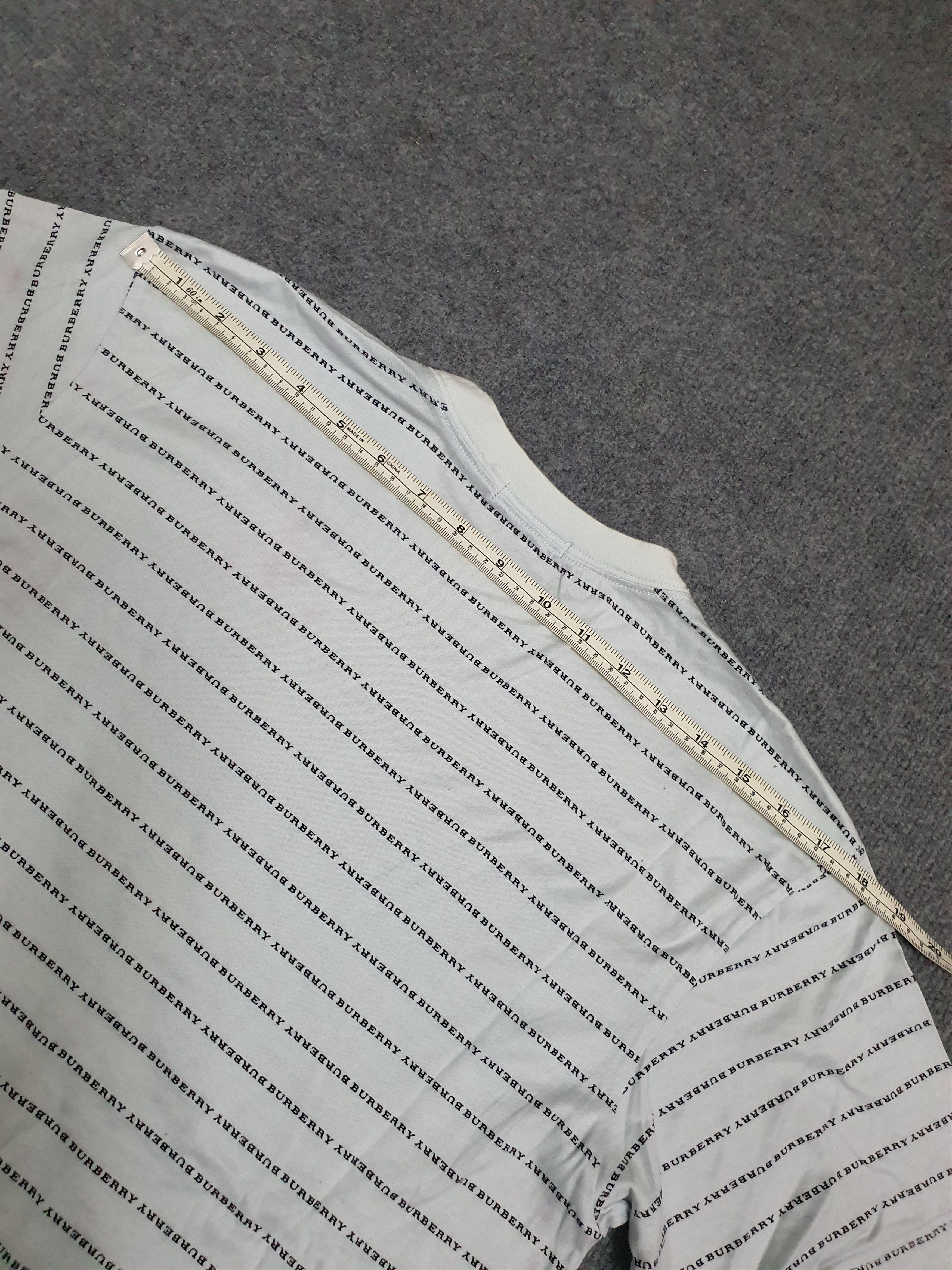 Burberry Burberry London Monogram T-shirt with an all-over print Size US M / EU 48-50 / 2 - 13 Thumbnail