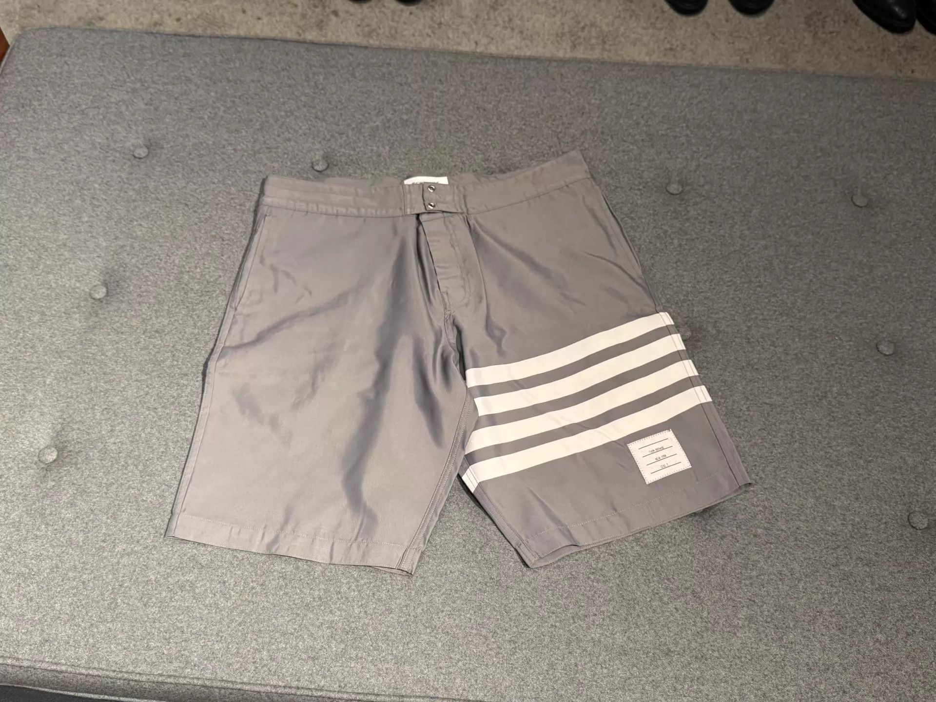 Thom Browne Thom Browne 4-Bar Medium Gray Shorts Size 2 Size US 32 / EU 48 - 3 Thumbnail