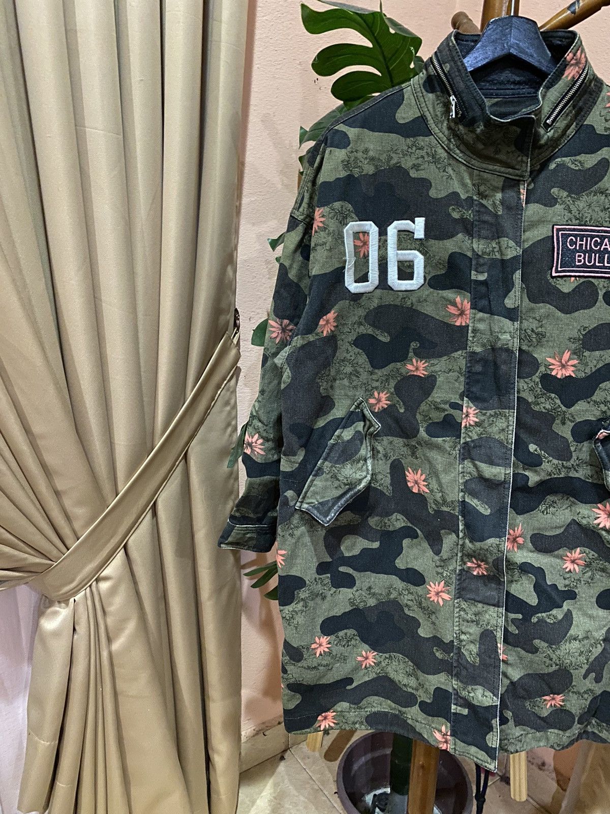 NBA NBA Chicago Bulls Camo Floral Long Jacket – Streetwear Size US S / EU 44-46 / 1 - 5 Thumbnail