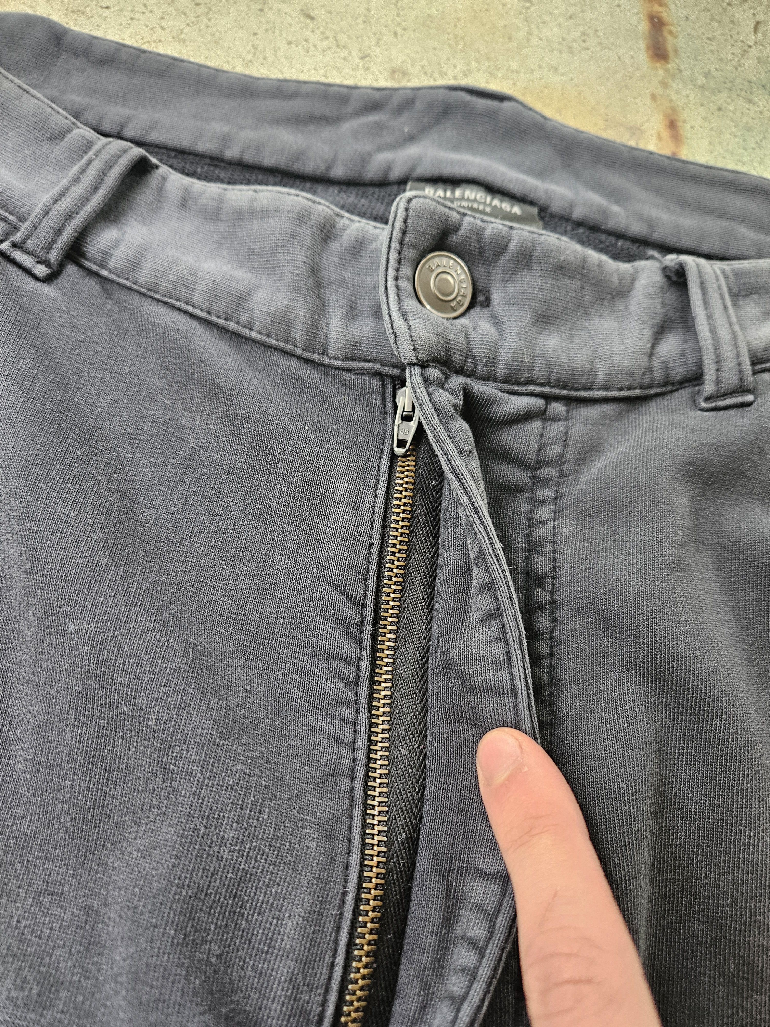 Balenciaga FW22 Gray Trompe-l'œil Denim Print Sweatpants Size US 40 / EU 56 - 8 Thumbnail