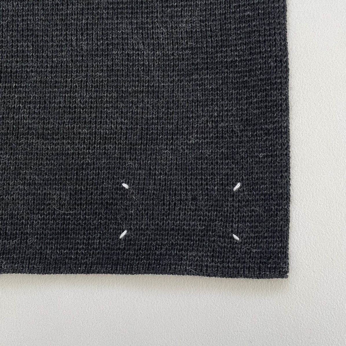 Maison Margiela A/W 2000 Waffle Weave Gray Wool Scarf Size ONE SIZE - 3 Thumbnail
