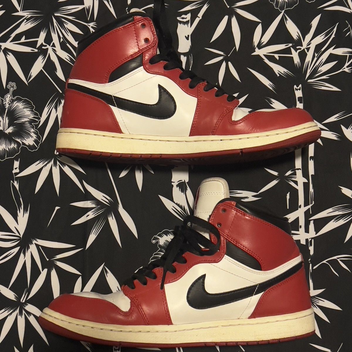 Jordan Brand Jordan 1 Retro “Chicago” (2013) Size US 11.5 / EU 44-45 - 2 Thumbnail