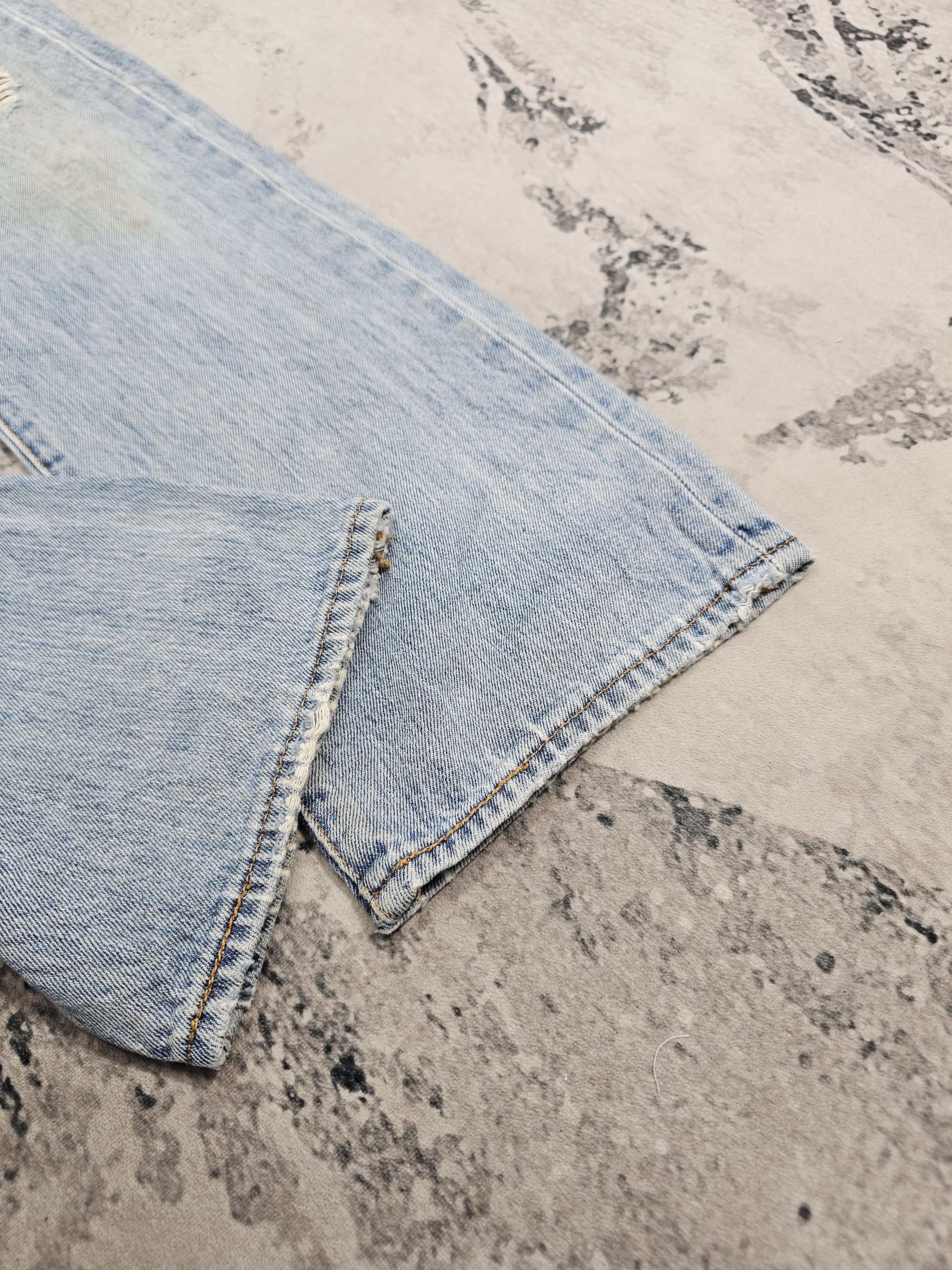 Levi's Vintage Clothing Vtg LEVIS 501 Ripped Stain Light Blue Jeans Size 32X31 L0525 Size US 32 / EU 48 - 6 Thumbnail