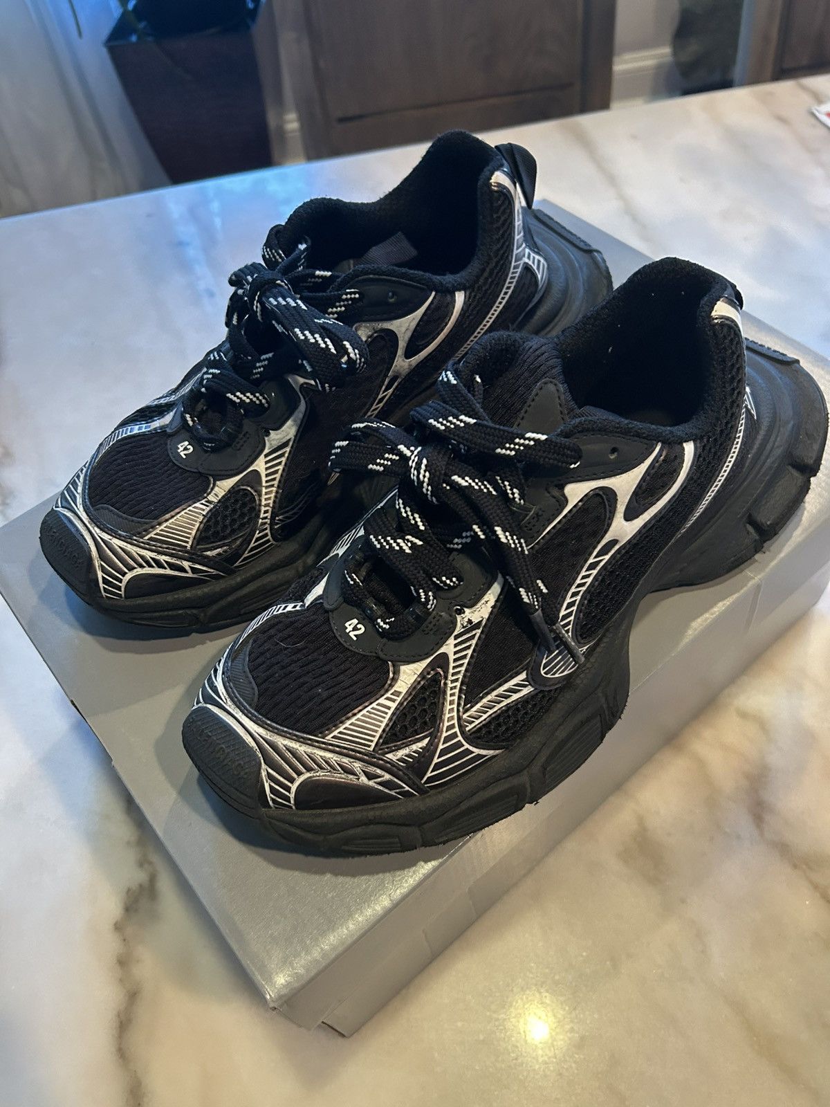 Balenciaga Balenciaga 3xl Black/White Size US 10 / EU 43 - 3 Thumbnail