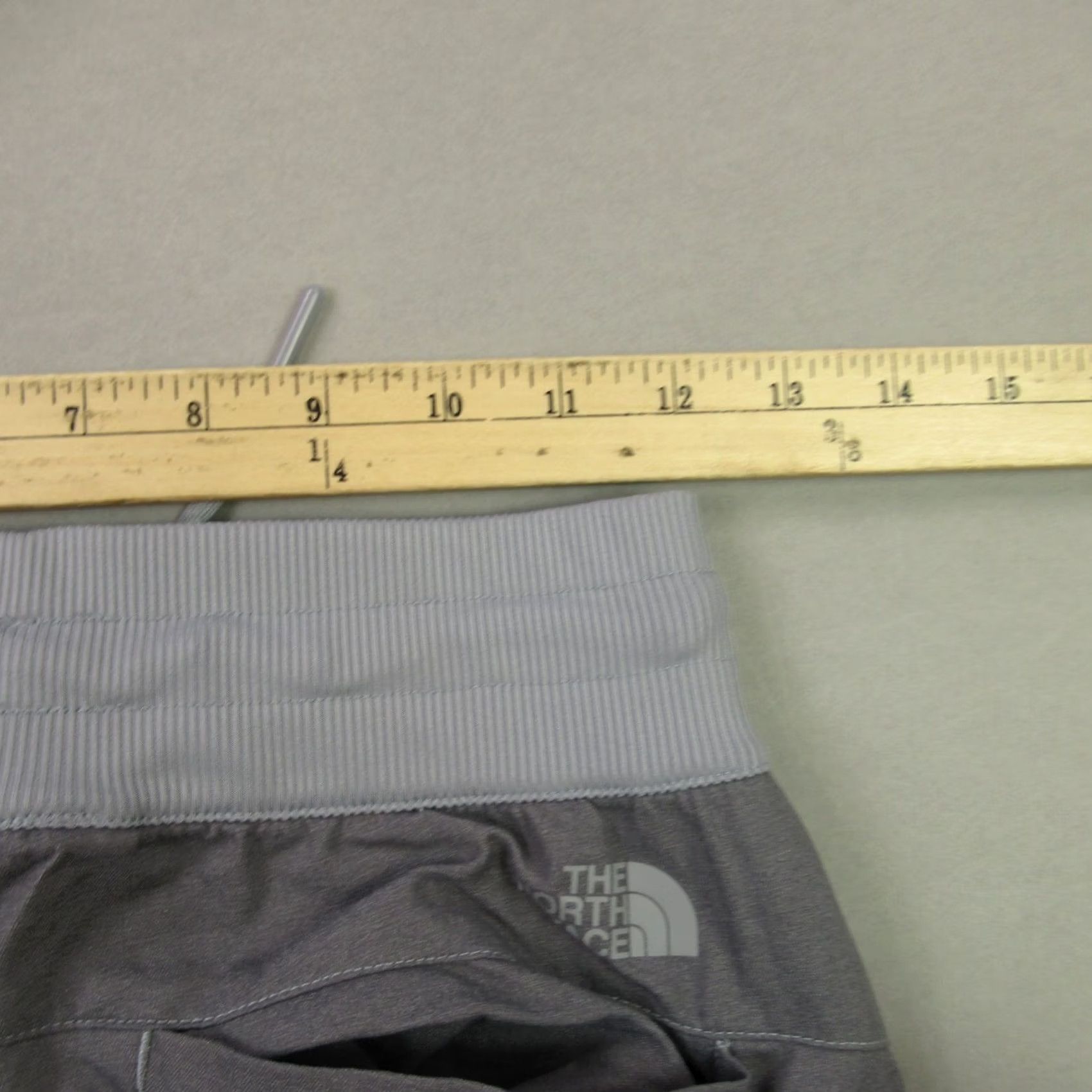 The North Face The North Face Pants Womens Small Workout Lightweight Gray Pockets Stretch Size 28" / US 6 / IT 42 - 7 Thumbnail