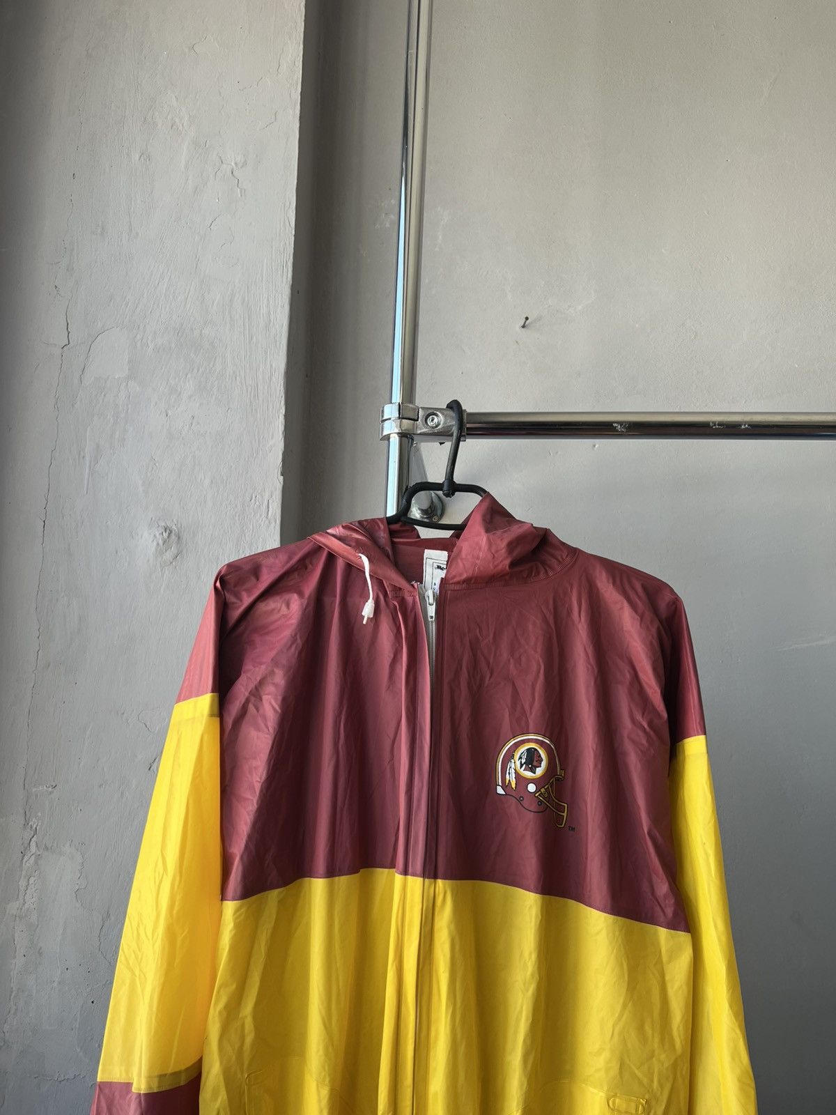 NFL 1994 NFL WASHINGTON REDSKINS VINTAGE RAINCOAT/JACKETRAINMATE Size US L / EU 52-54 / 3 - 3 Thumbnail