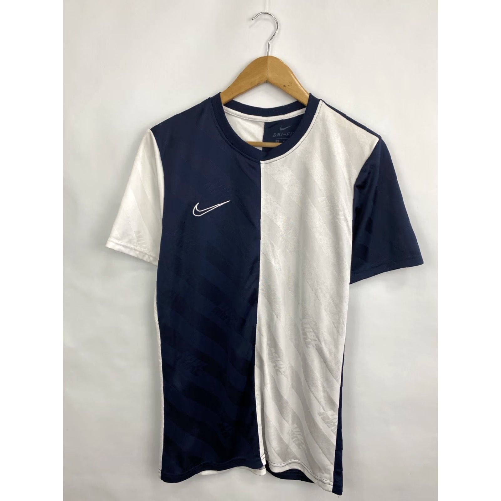 Nike Nike sportswear t-shirt Men M White/Dark blue color Size US M / EU 48-50 / 2 - 3 Thumbnail