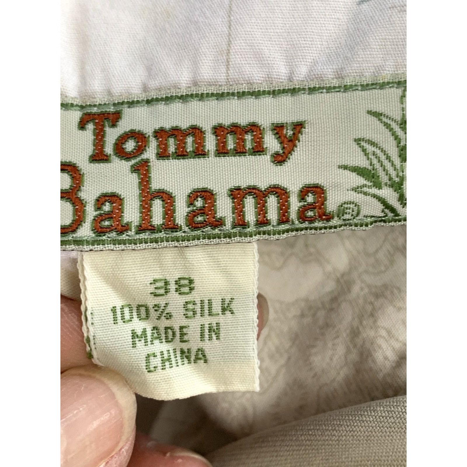 Tommy Bahama Tommy Bahama Shorts Mens 38 Beige Silk Chino Zip Pocket Logo Flat Front Relaxed Regular Pant Size US 38 / EU 54 - 4 Thumbnail