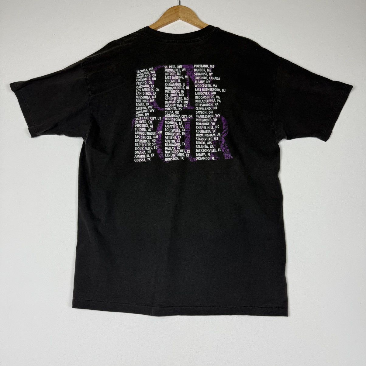 Band Tees Vintage 92s Garth Brooks On Town Tour Tee Size US M / EU 48-50 / 2 - 8 Thumbnail