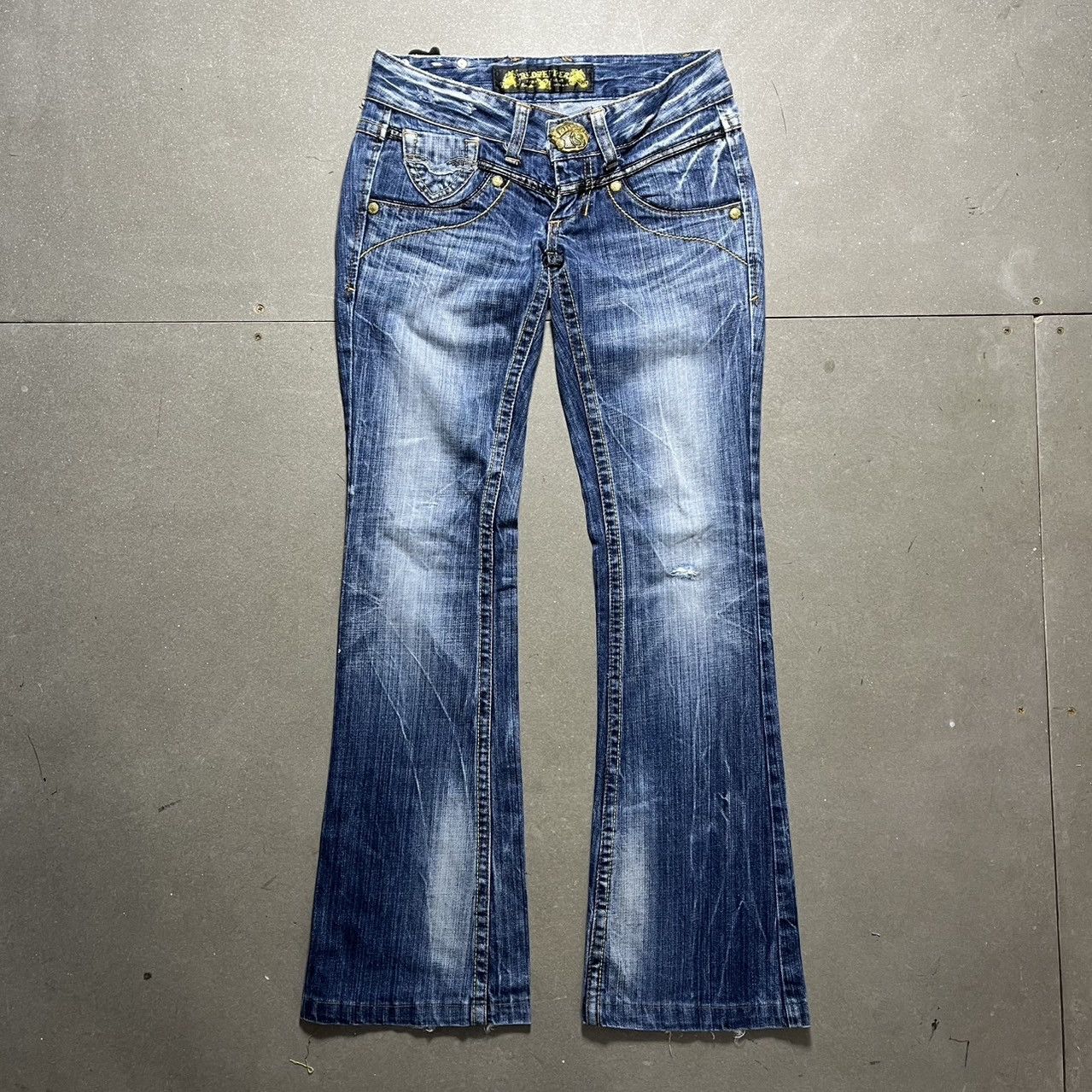 If Six Was Nine × Japanese Brand × Le Grande Bleu (L.G.B.) Red Pepper Wings Flare Jeans Size 30" / US 8 / IT 44 - 2 Thumbnail