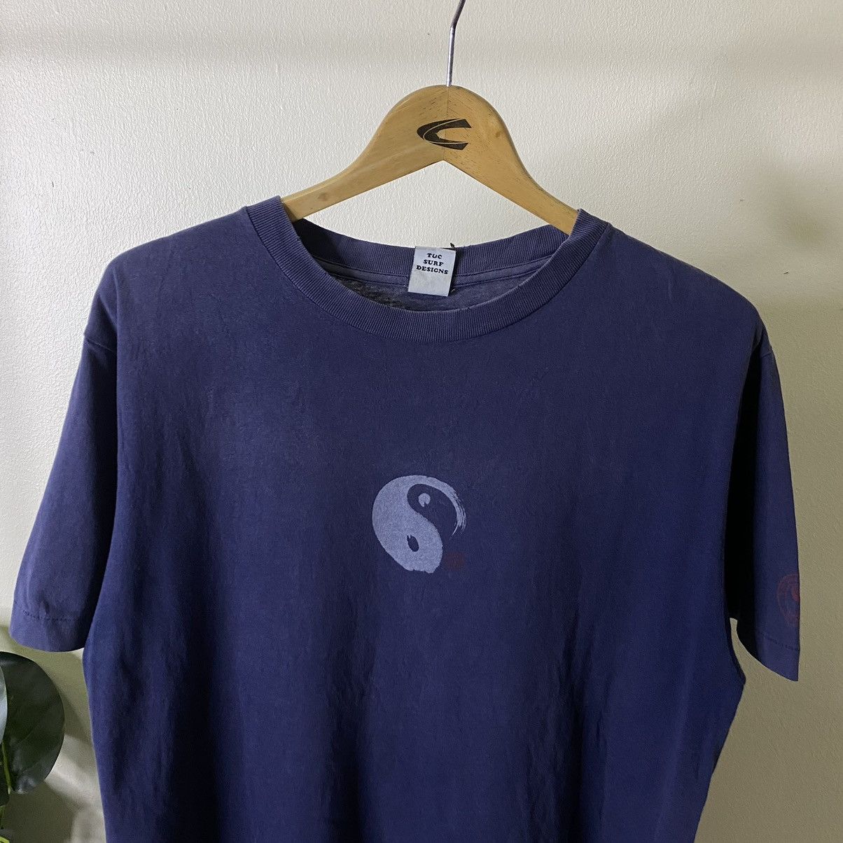 Vintage Vintage Y2K T&C Surf Big Back Ying Yang Logo Surfing Style T Size US L / EU 52-54 / 3 - 6 Thumbnail