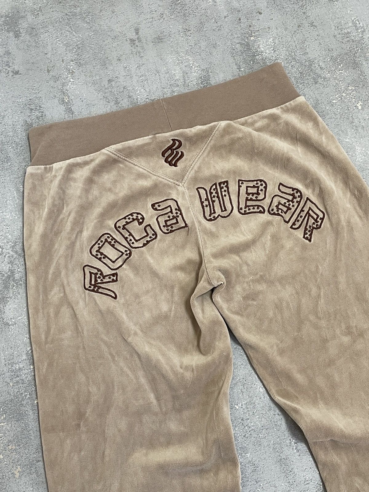 Rocawear × Vintage Vintage Rocawear Velour Y2K Sweatpants Big Logo Size S Size 30" / US 8 / IT 44 - 2 Thumbnail