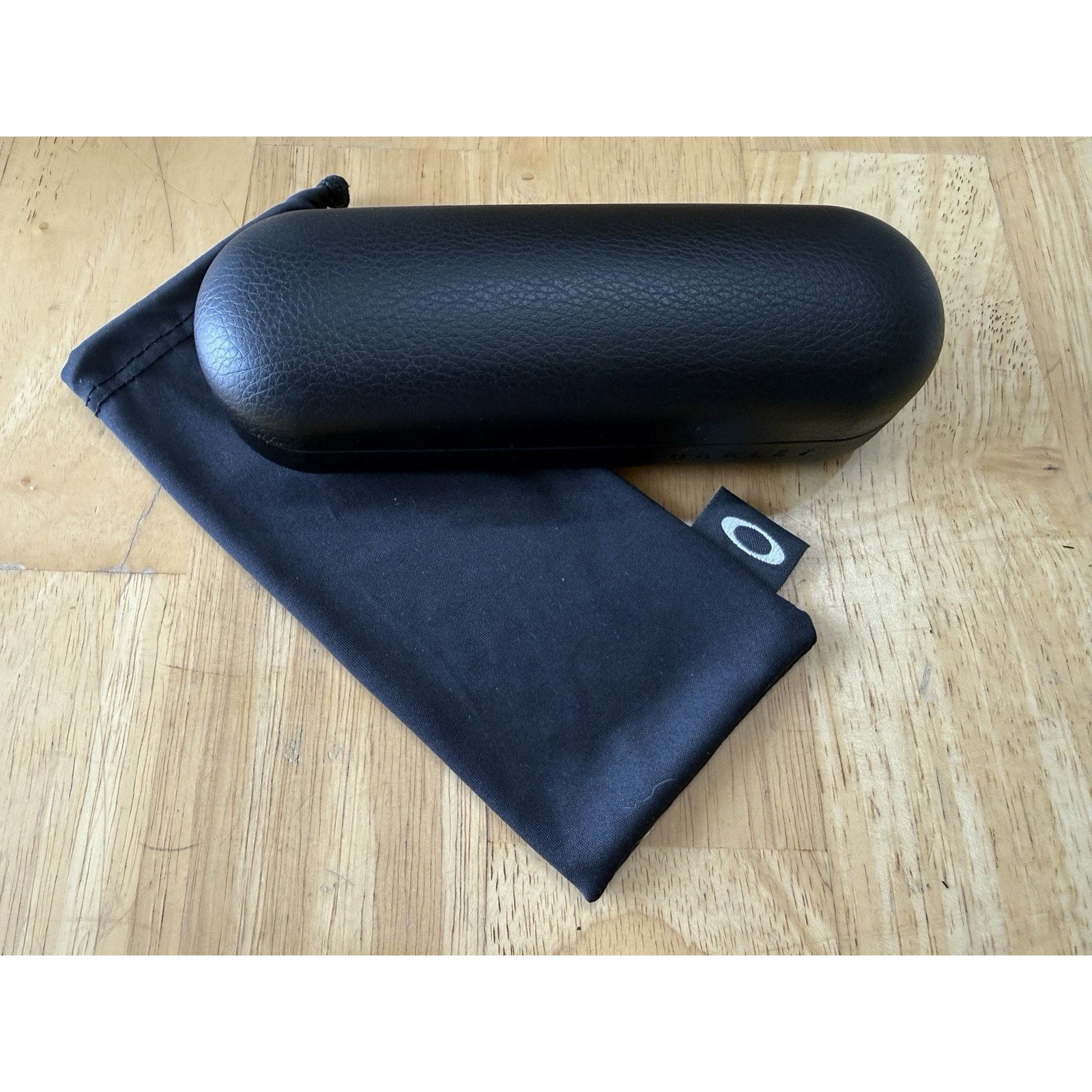 Oakley OAKLEY Black Eye Glasses Hard Clam Shell & Black Soft Pouch Size ONE SIZE - 4 Thumbnail