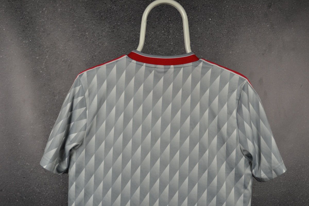 Vintage Liverpool 1991 Away Football Shirt Retro Soccer Jersey Size US S / EU 44-46 / 1 - 6 Thumbnail