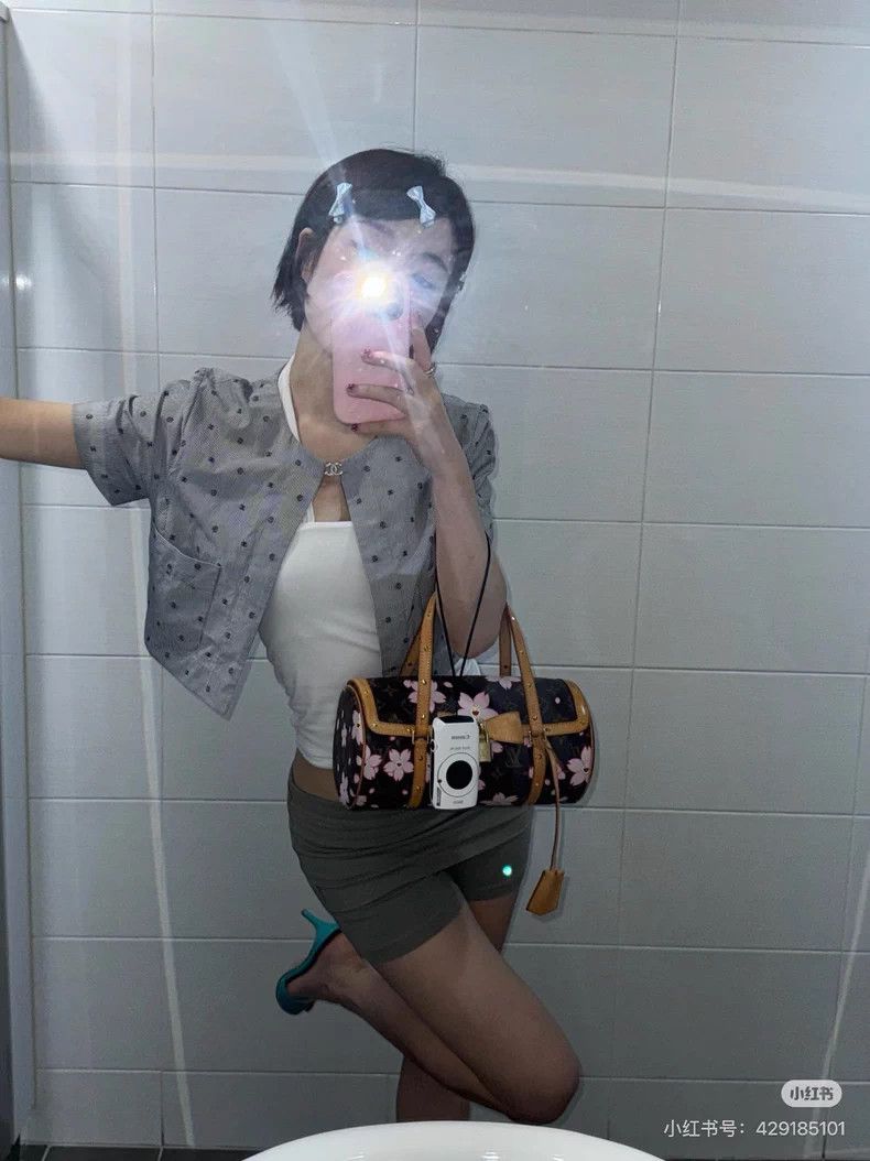 Chanel Chanel 24p small grey shirt Size XS / US 0-2 / IT 36-38 - 6 Thumbnail