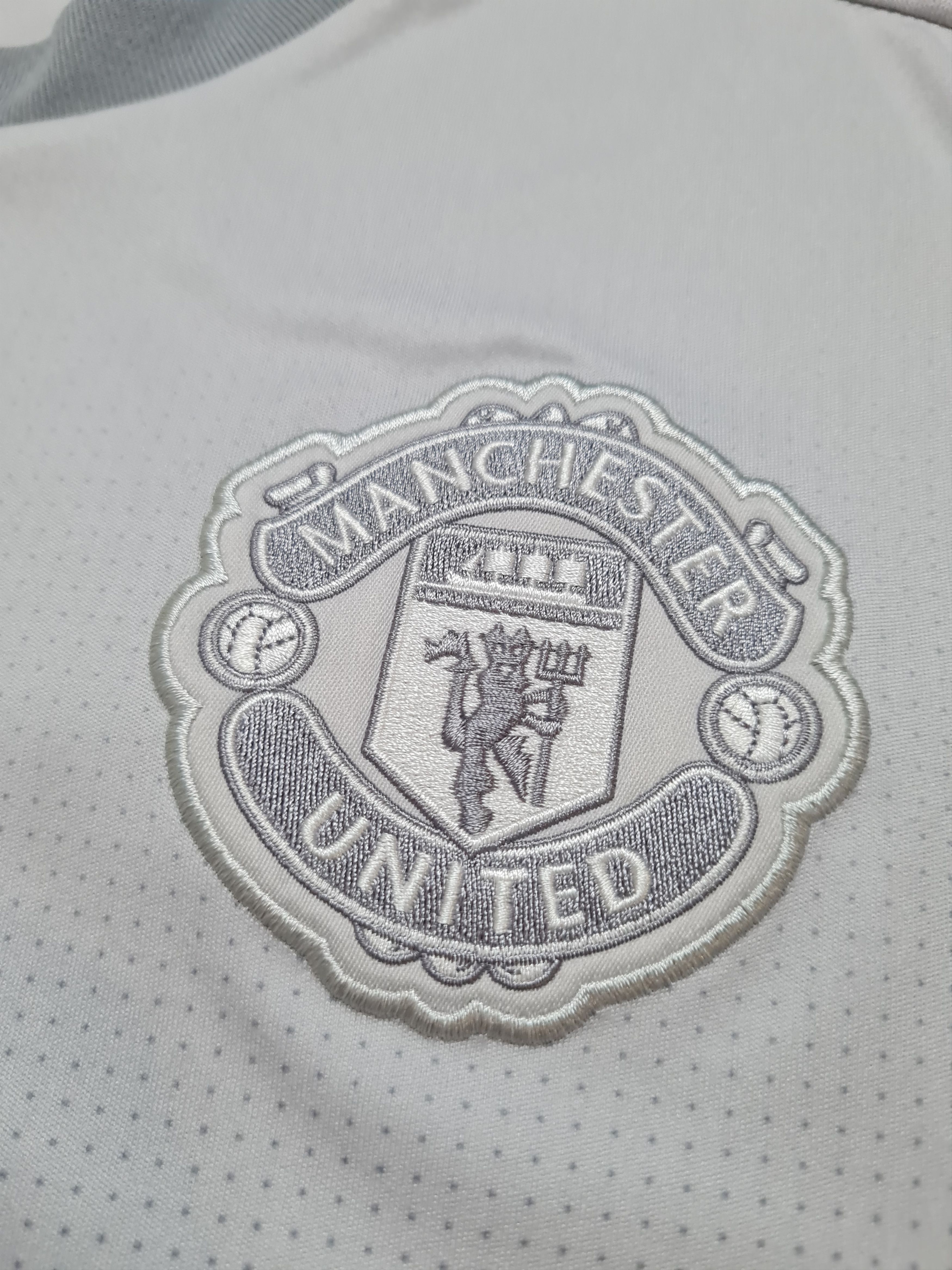 Adidas MANCHESTER UNITED 2017/2018 THIRD FOOTBALL ADIDAS AZ7565 Size US L / EU 52-54 / 3 - 18 Thumbnail