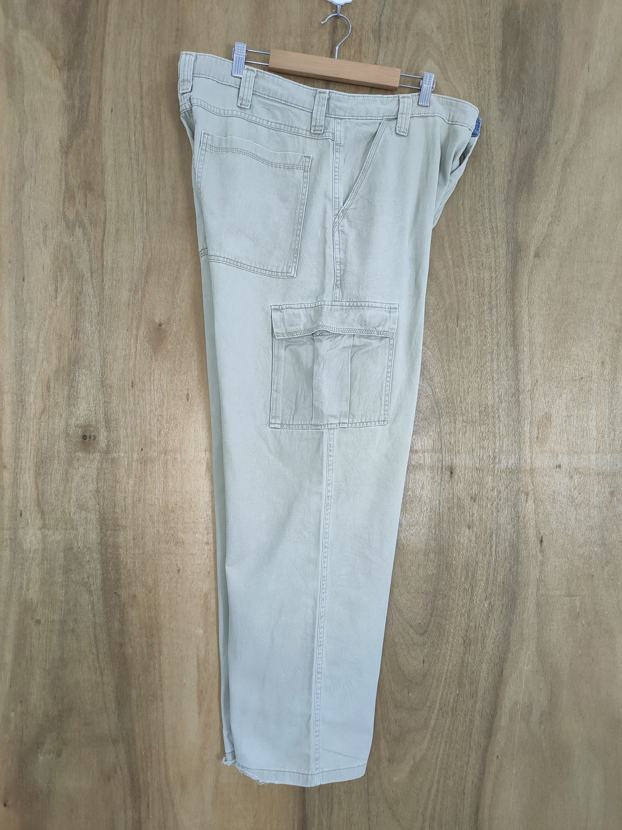 Wrangler VINTAGE WRANGLER DISTRESSED CARGO PANTS Size US 36 / EU 52 - 3 Thumbnail