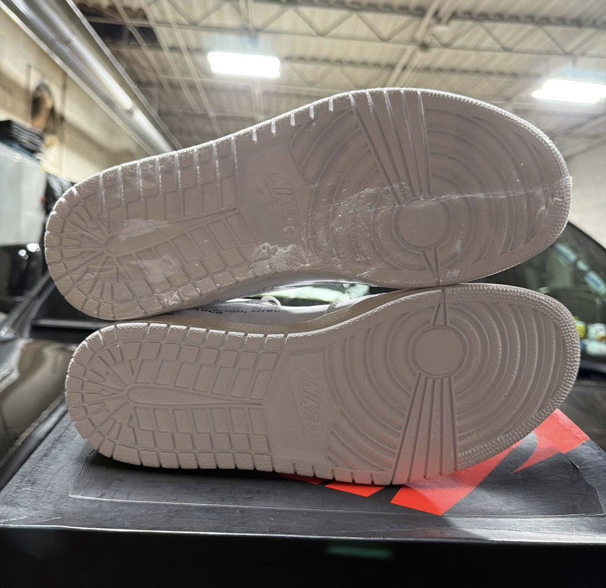 Jordan Brand × Off-White Jordan retro 1 off white Size US 10.5 / EU 43-44 - 6 Thumbnail