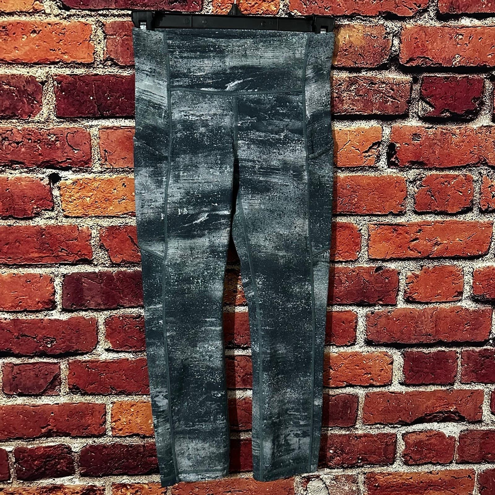 Lululemon lulu leggings size 2 Size 26" / US 2 / IT 38 - 1 Thumbnail