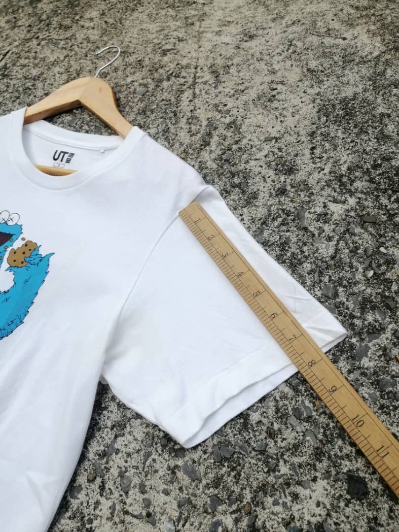 Kaws × Uniqlo Uniqlo X Kaws Sesame Street Cookie Monster Tee Size US S / EU 44-46 / 1 - 5 Thumbnail