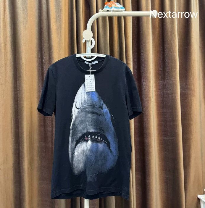 Givenchy Givenchy Shark Short Sleeve2412-Nextarrow Size US M / EU 48-50 / 2 - 1 Thumbnail